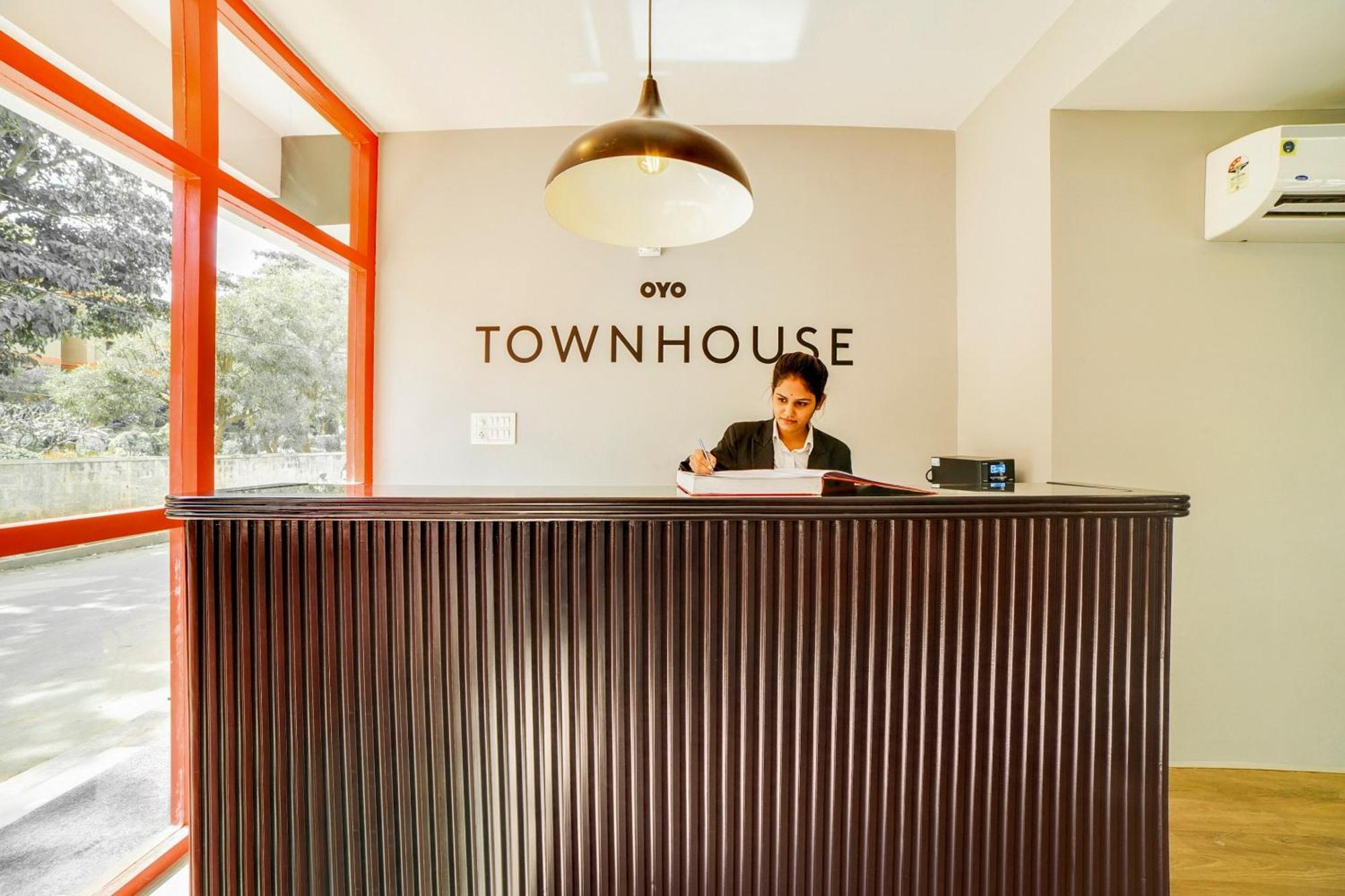 Townhouse Sarvar Hospitality Near Ascendas Park Square Mall بنغالور المظهر الخارجي الصورة