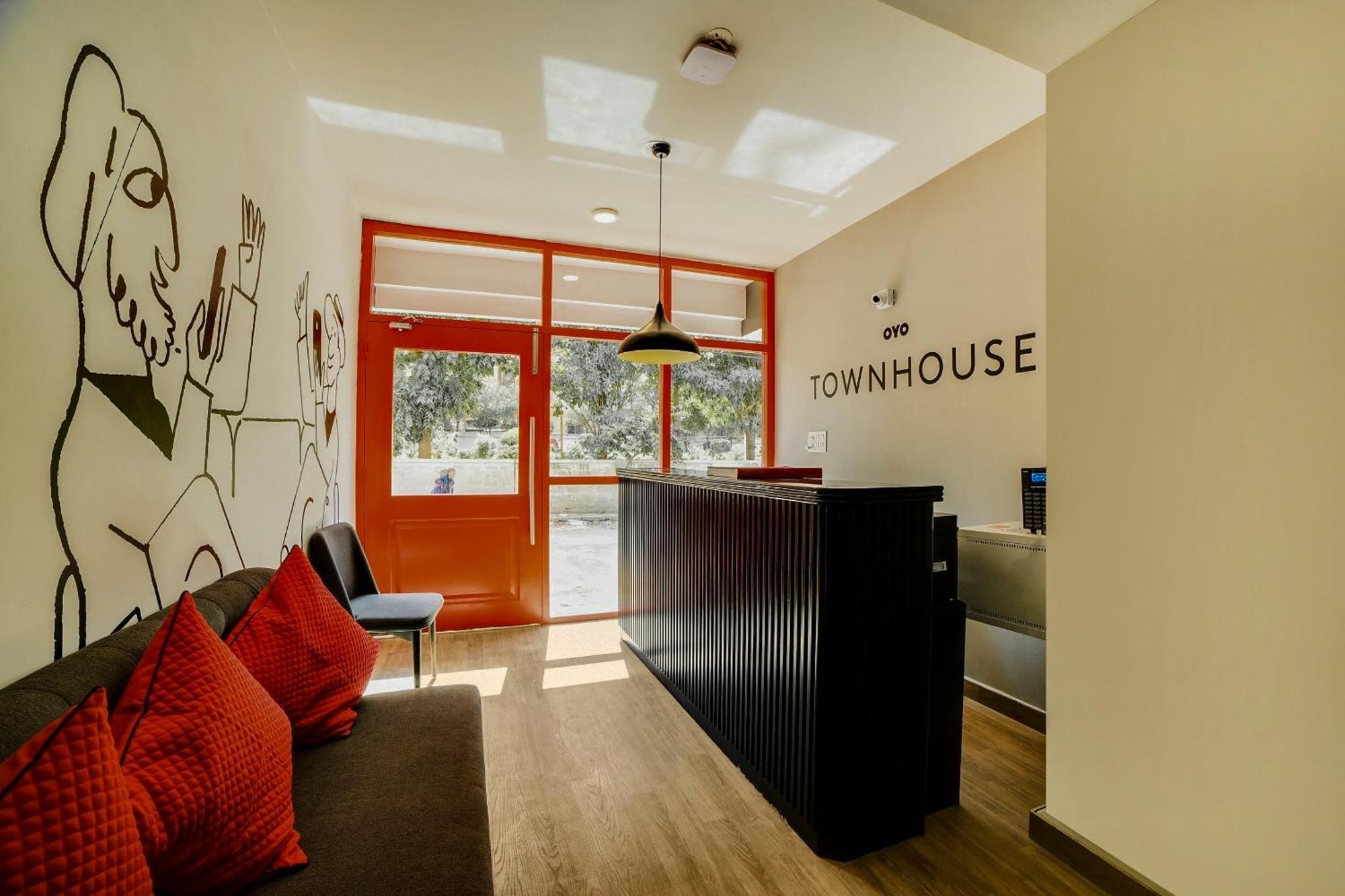 Townhouse Sarvar Hospitality Near Ascendas Park Square Mall بنغالور المظهر الخارجي الصورة